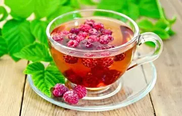 Red raspberry leaf tea to get rid of blood clots during periord