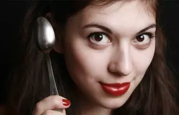 Remove Eye Bags With Spoons
