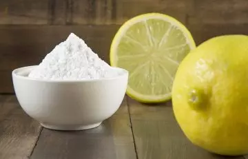 Remove Stains From Your Nails With Lemon And Baking Soda 