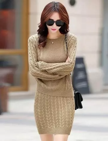 Semi-formal dress with long sleeves for women