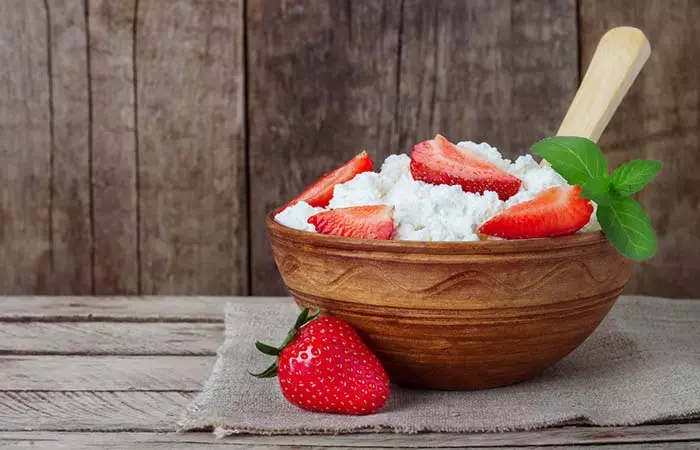 Treat Razor Burns With Strawberry Paste