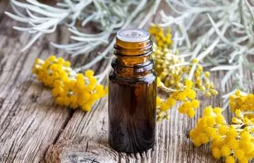Helichrysum oil for frostbite treatment