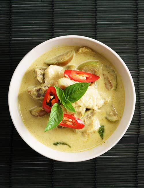 12. Sopa De Frango Com Curry De Coco