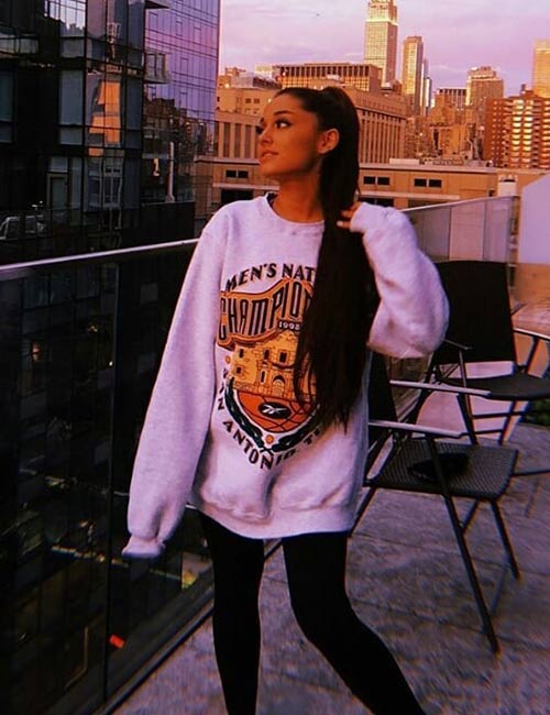 Street style hoodie Ariana Grande outfit