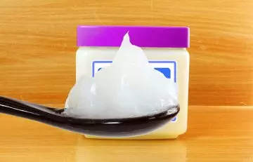 Petroleum jelly or Vaseline for frostbite treatment