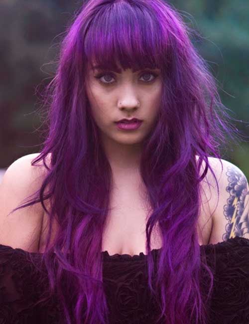 Couleur de cheveux violet électrique