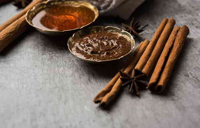 Honey and cinnamon mask as one of the best DIY face masks for blackheads