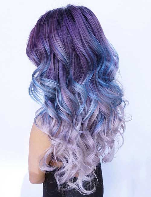 Couleur de cheveux violet et bleu