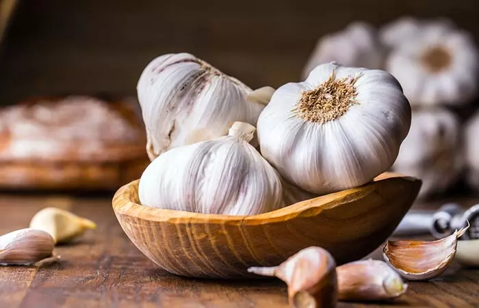 The key ingredients of this remedy are garlic