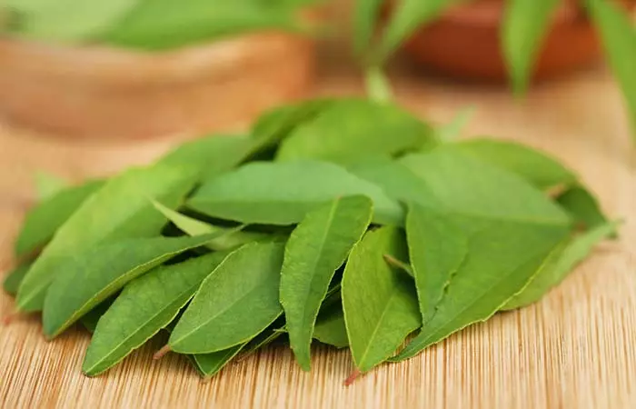 Coconut Oil With Curry Leaves