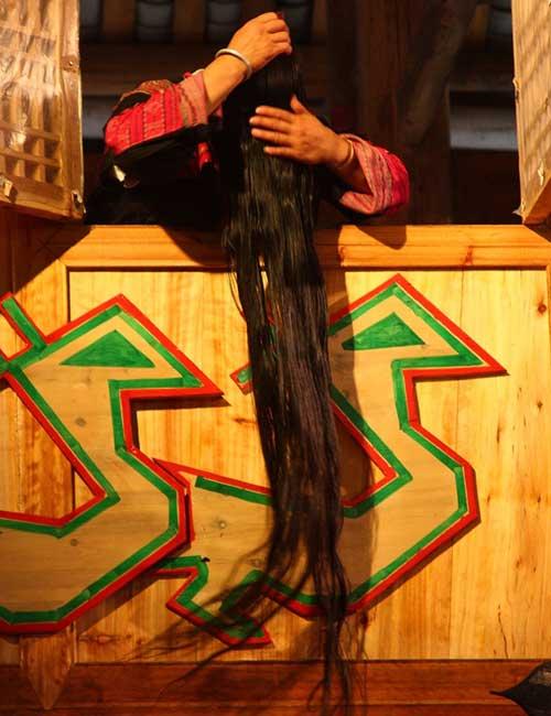 most women of this 2000-year old tribe are possessors of hair that’s 3 feet long