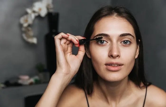 A woman doing her makeup