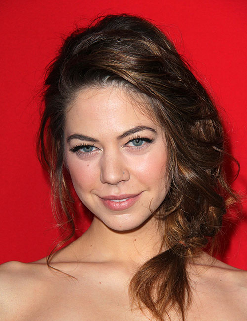 Red-haired actress Analeigh Tipton
