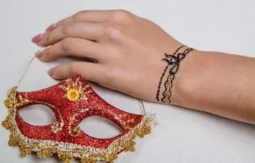 Bracelet mehndi design in Hindi