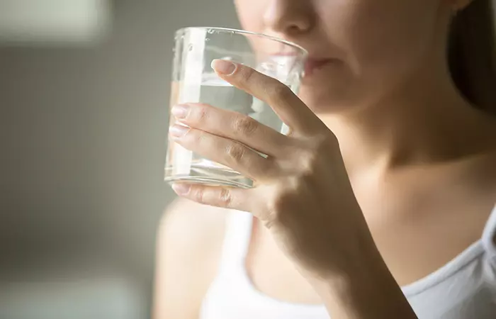 Woman drinking water to stay hydratd and burn 3000 calories a day.