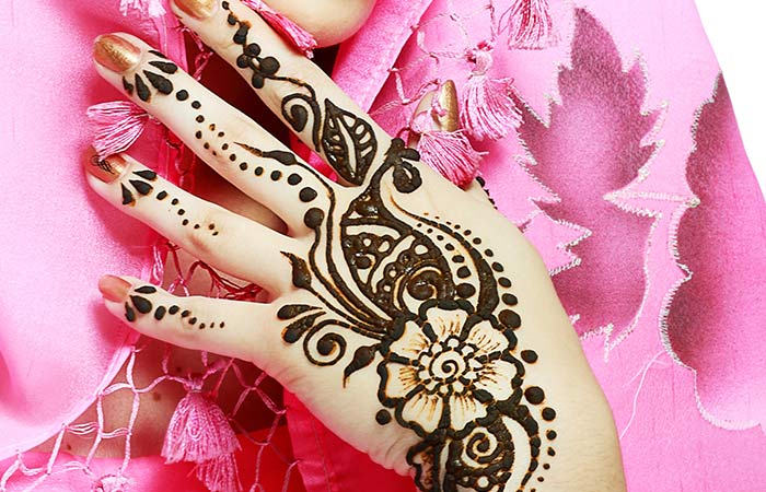 Simple and Easy circle Mehndi Design for Hariyali Teej 2022 latest front  and back mehndi designs - इस हरियाली तीज सिंपल मेहंदी से रचाएं अपने हाथ,  यहां देखें खूबसूरत दिखने वाले सर्कल