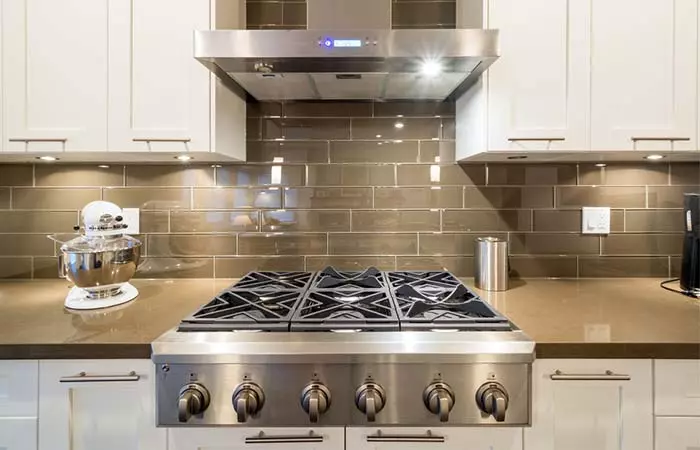Kitchen Island With Space At The Back Of The Stove 