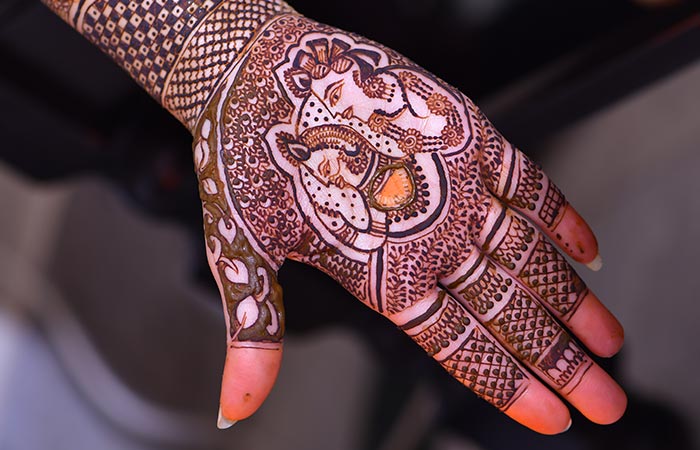 Apcute Mehendi डिज़ाइन स्टिकर का सेट - 2 पीस | मेहंदी डिज़ाइन स्टैंसिल  हाथों के लिए | महिलाओं और लड़कियों के लिए मेंहदी टैटू स्टेंसिल | डिज़ाइन  नंबर ...