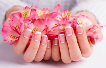 Reverse French manicure to make your nails look quirky