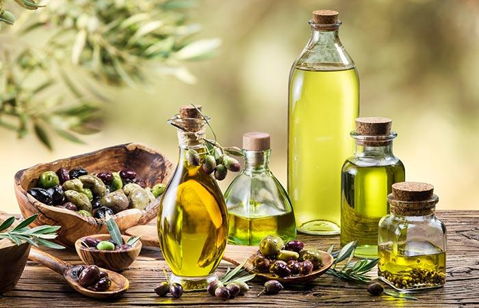 चेहरे पर चमक लाने के लिए जैतून का तेल