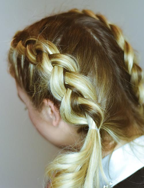 Fluffy side braid hairstyle to add volume to your hair