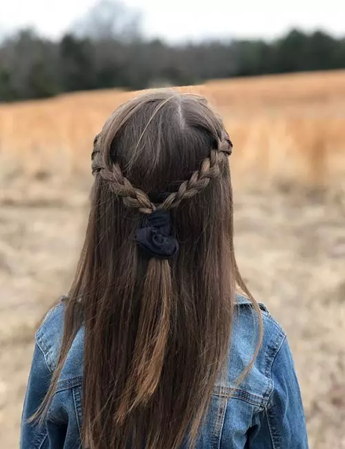 Side braid crown hairstyle for a eye-catching look