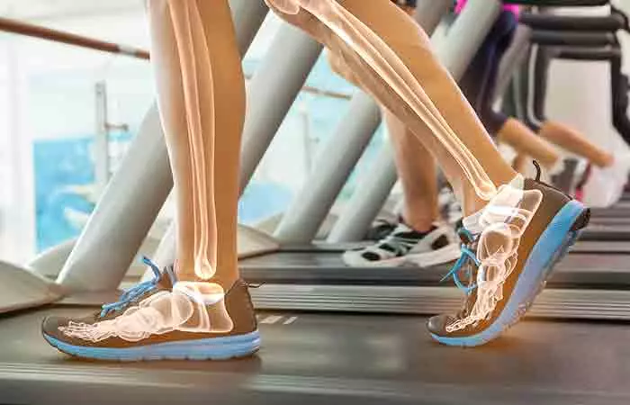 Person on the treadmill with highlighted bones