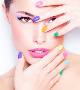 What Is Dip Powder Manicure? How To D...