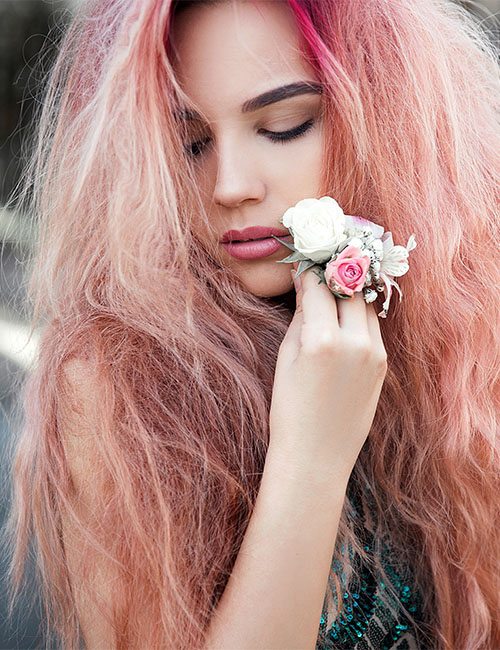 Woman with grungy rose brown hair