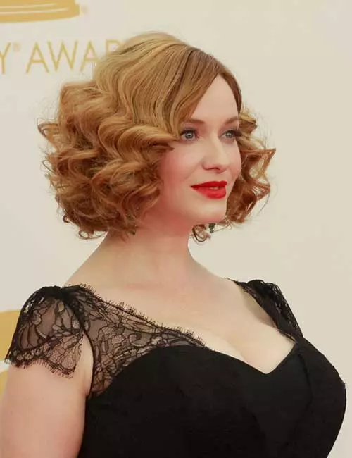 Scupted curls flapper hairstyle