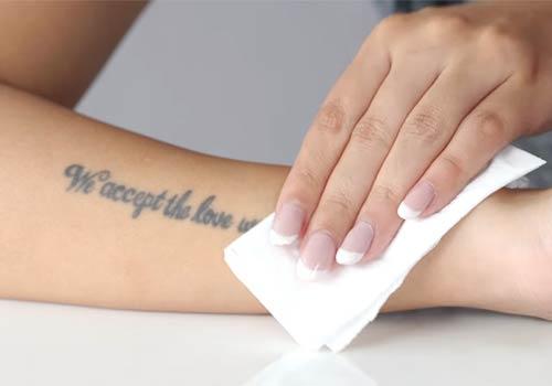 De Beste Make-Up Voor Tatoeages Hoe Een Tatoeage Met Make-Up Te Bedekken