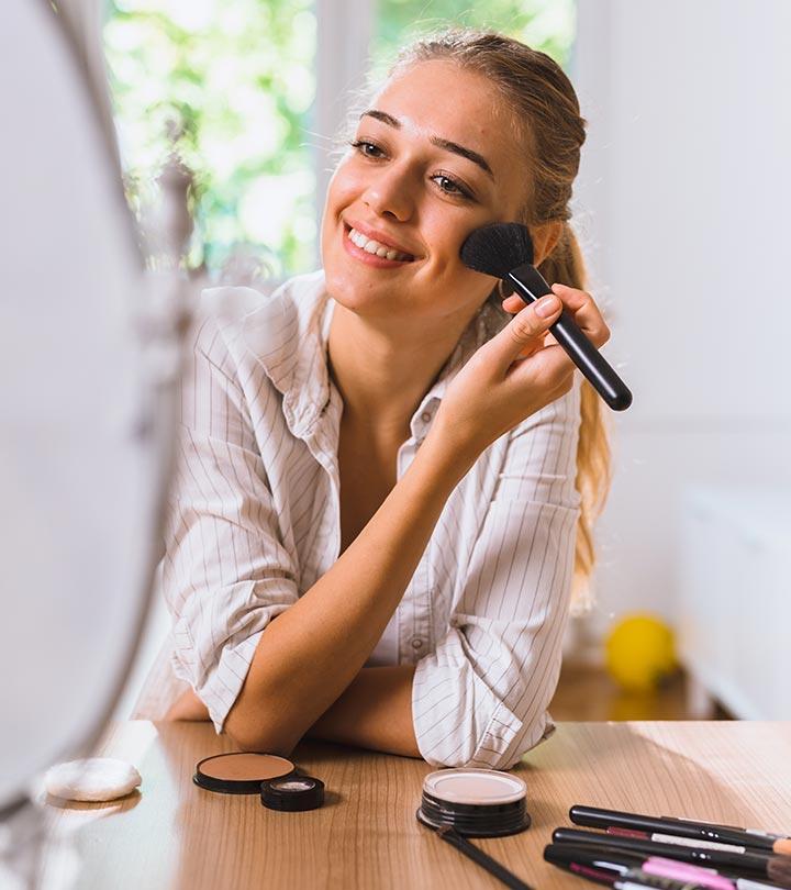 Best Ways To Arrange Lighting For Putting On Makeup