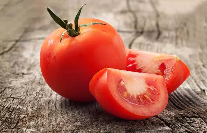 Tomato For Lip Pimples in Hindi