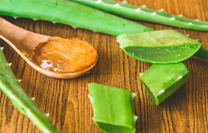 Aloe vera gel for jammed finger