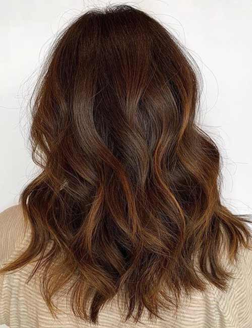 Dark-to-light dimensional brown ombre medium length haircut