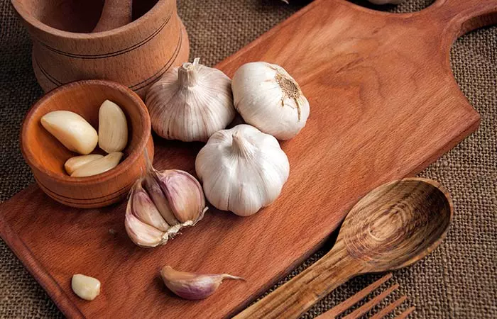 Garlic is an effective home remedy to get rid of cellulitis.