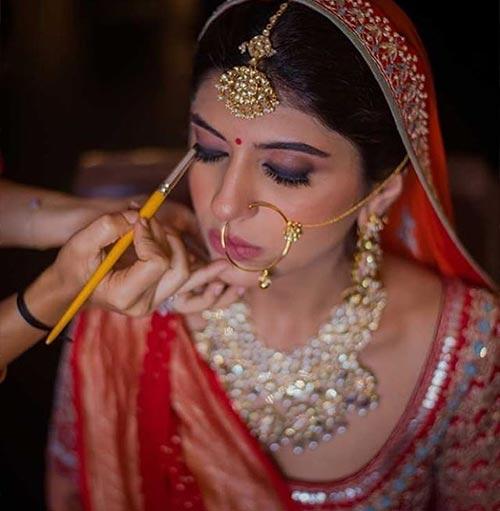 The ‘Bride Getting Decked Up’ Picture