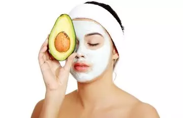 Kaolin clay and avocado face mask