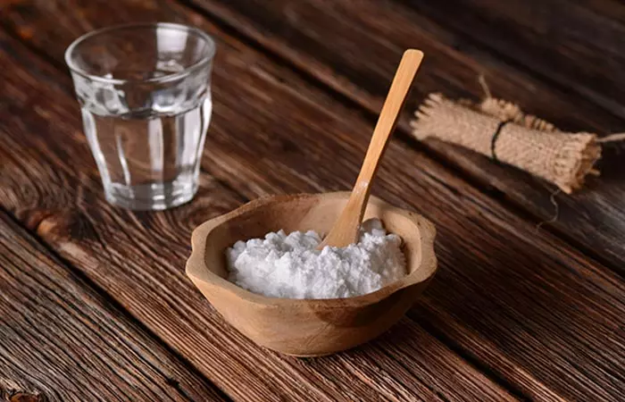 Baking soda for homemade mouthwash