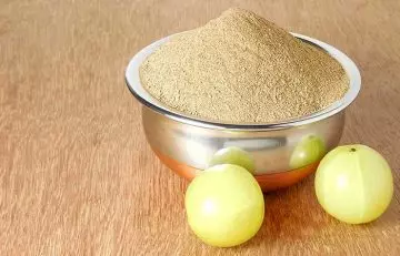 Eggs and Amla Powder for Hair in Hindi