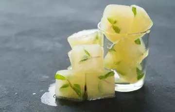 Green Tea Ice Cube for Shady-Tired Eyes in Hindi