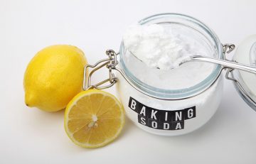 Lemon juice and baking soda to whiten nails