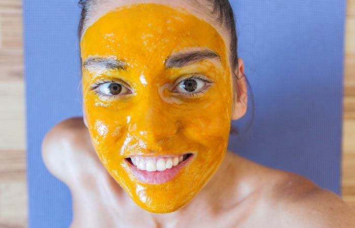 #2-Removing-Tan-With-Turmeric-And-Orange-Peel