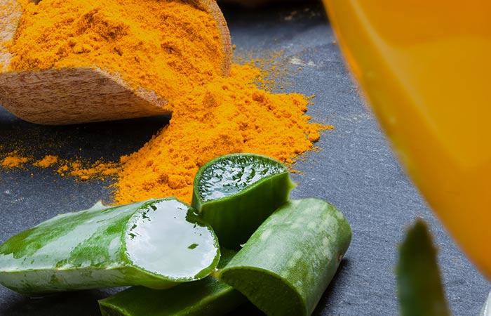 #3-Treating-Oily-Skin-With-Turmeric-And-Aloe