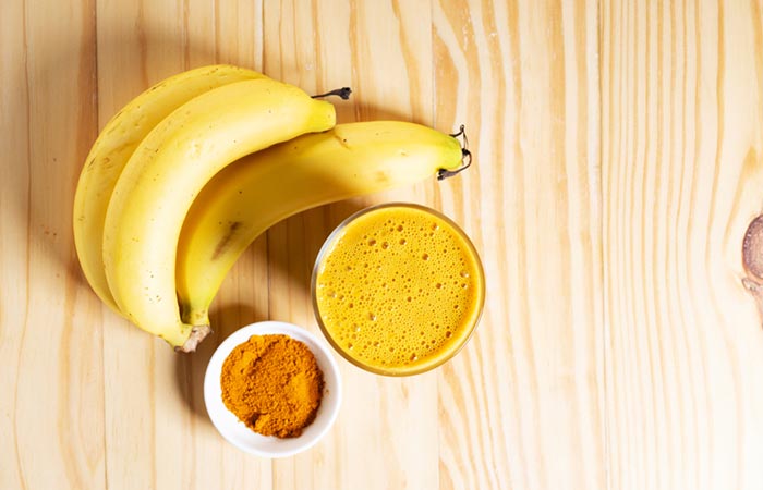 Banana and turmeric vegan face mask for dry and dull skin