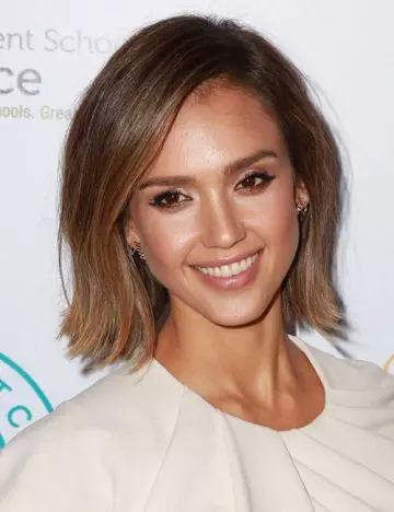Beach bob short hairstyle for oval face