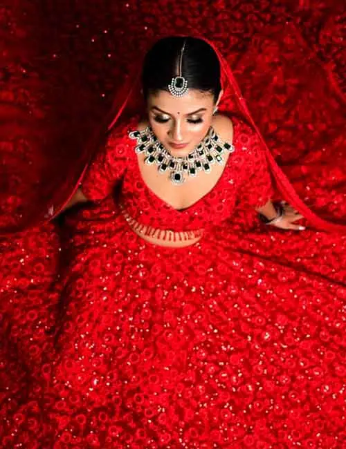 A bride in a gorgeous red lehenga