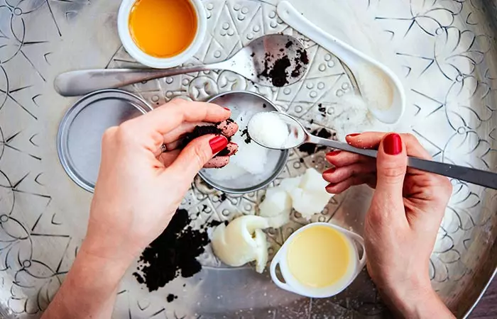 DIY coconut oil and sugar scrub