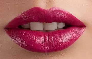 Créme Lipsticks For Moist Lips