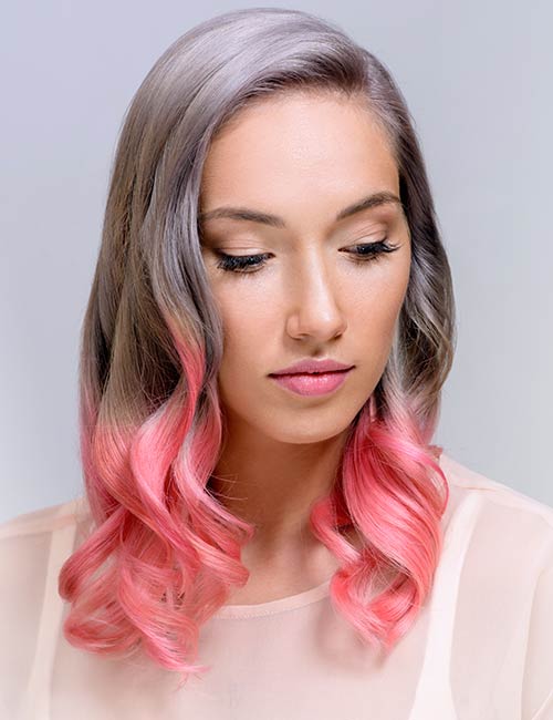 The charming gray and pink two-tone hair color